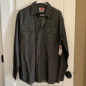 Men’s Medium Wrangler Button Up